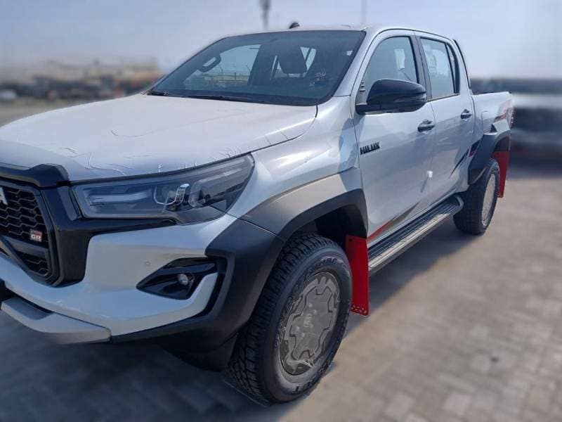 2026 Toyota Hilux thumbnail 2