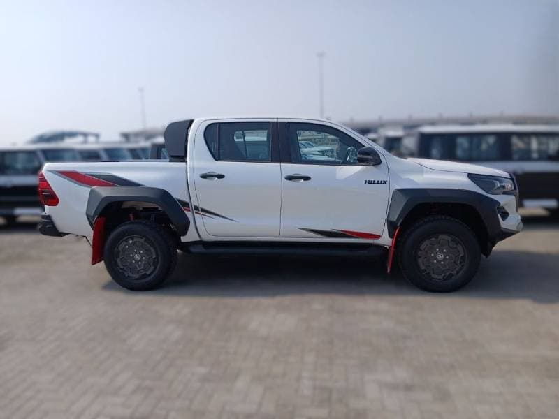 2026 Toyota Hilux thumbnail 3