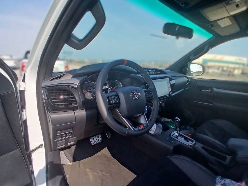 2026 Toyota Hilux thumbnail 5