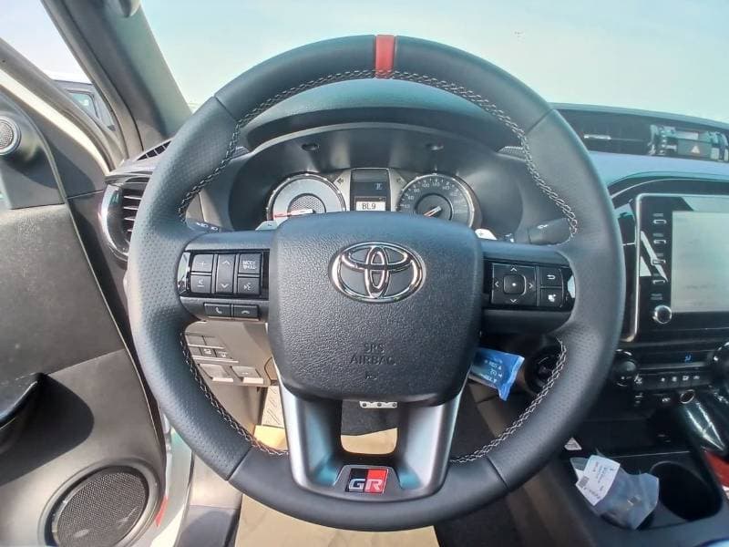 2026 Toyota Hilux thumbnail 6
