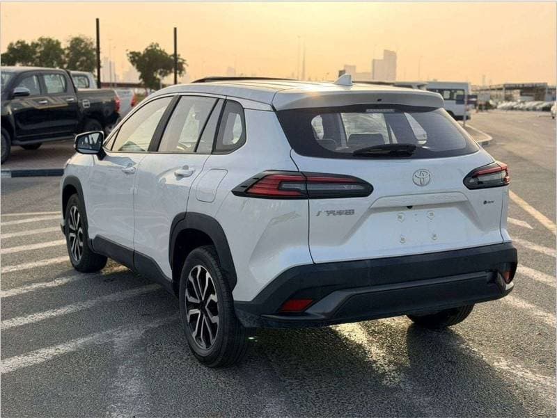 2025 Toyota Frontlander Luxury thumbnail 4