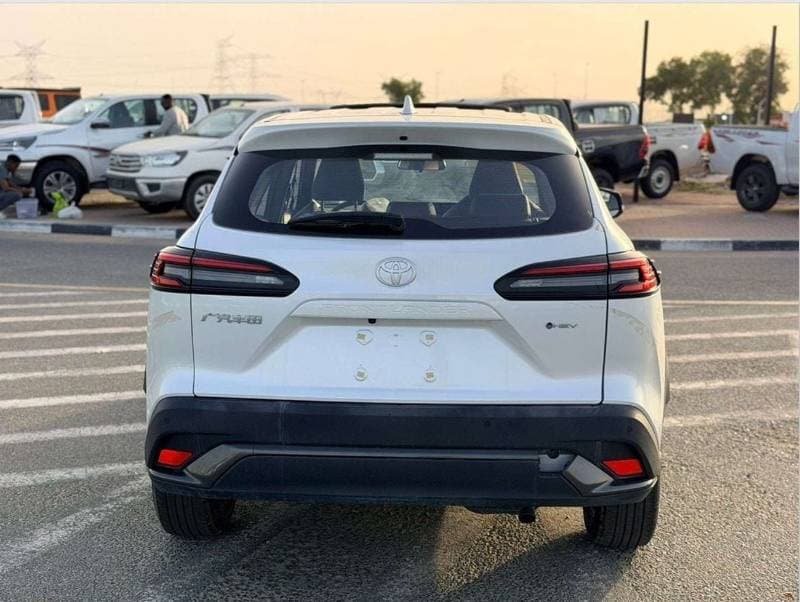2025 Toyota Frontlander Luxury thumbnail 5