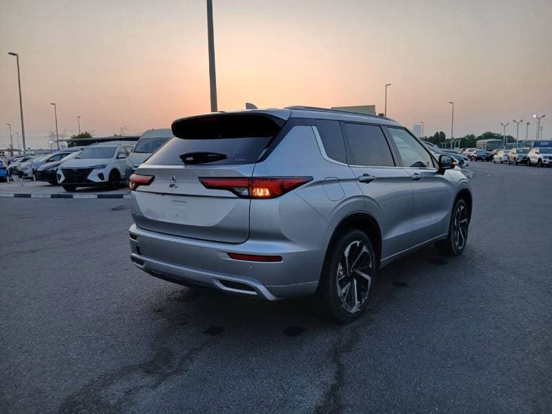 2023 Mitsubishi Outlander PREMIUM thumbnail 3