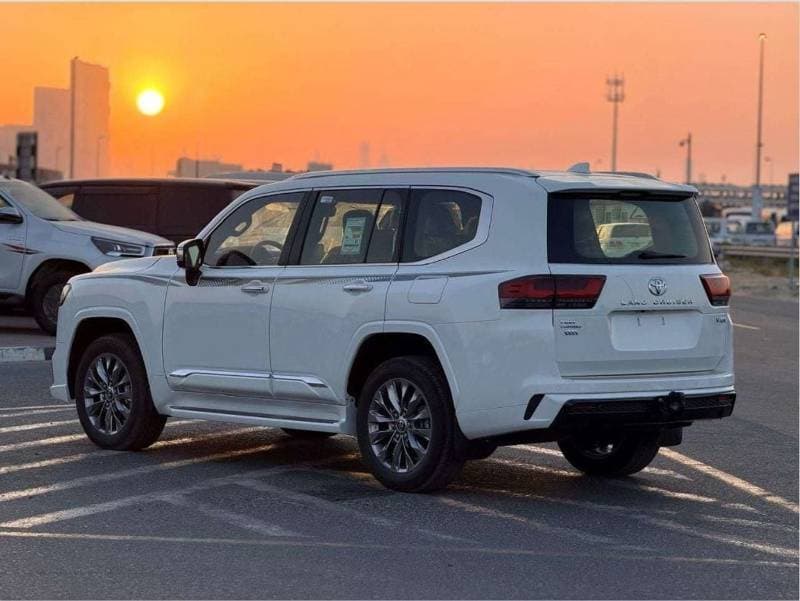 2025 Toyota Land Cruiser VXR thumbnail 2