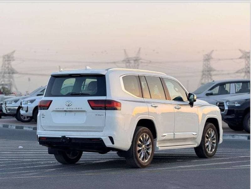 2025 Toyota Land Cruiser VXR thumbnail 3