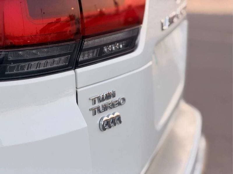 2025 Toyota Land Cruiser VXR thumbnail 4