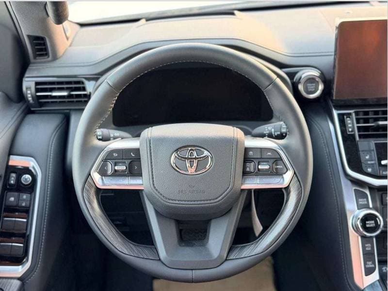 2025 Toyota Land Cruiser VXR thumbnail 6