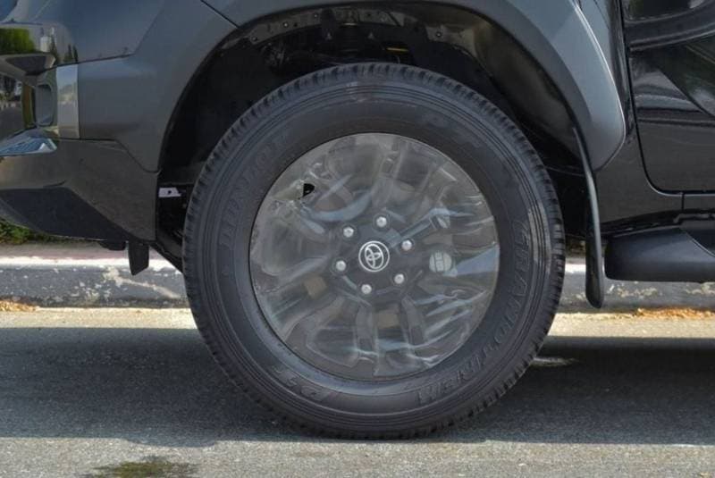 2024 Toyota Hilux ADVENTURE thumbnail 8