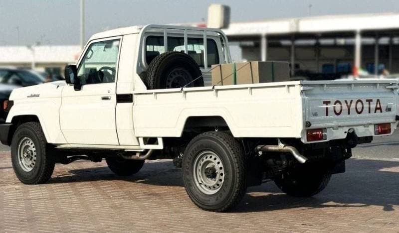 2024 Toyota Land Cruiser Pick Up thumbnail 3