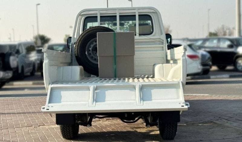 2024 Toyota Land Cruiser Pick Up thumbnail 4