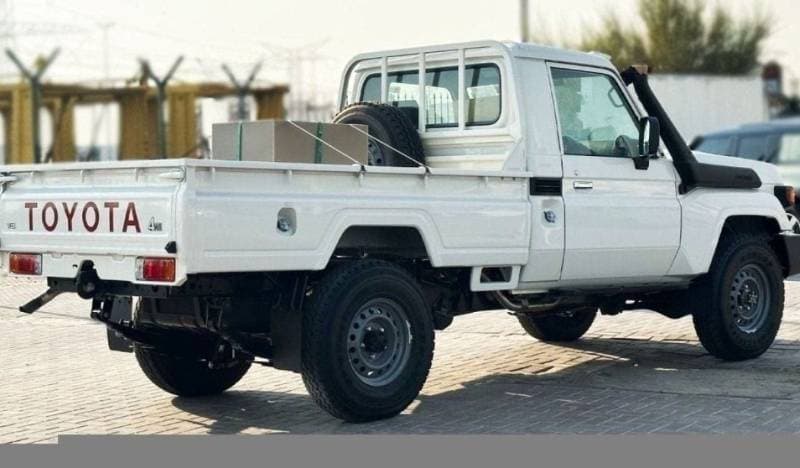 2024 Toyota Land Cruiser Pick Up thumbnail 8