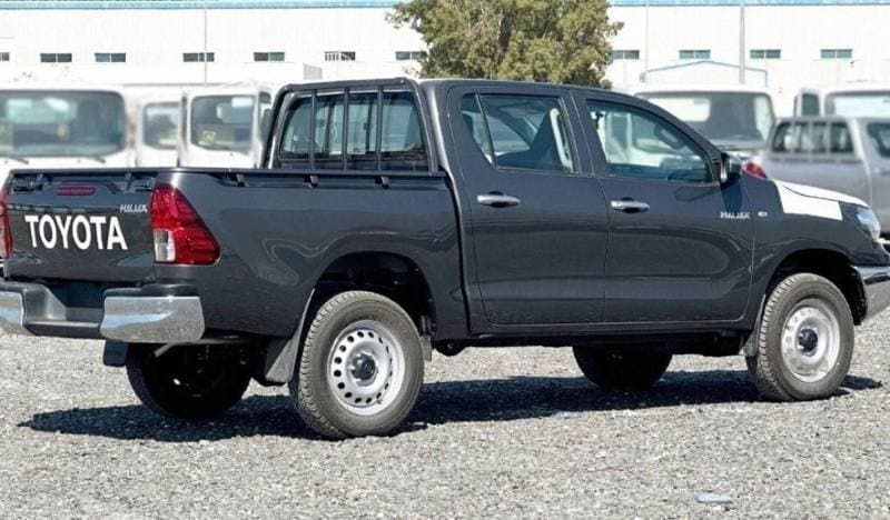 2024 Toyota Hilux SGLX thumbnail 5