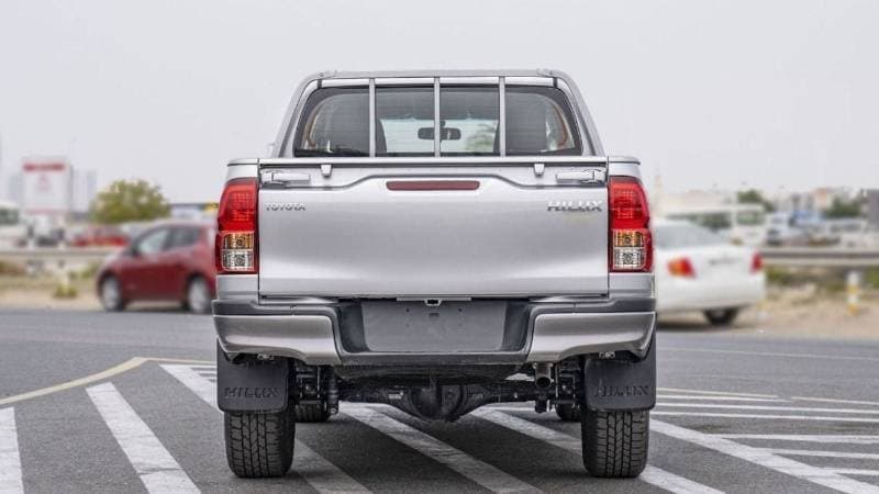2025 Toyota Hilux GL thumbnail 6
