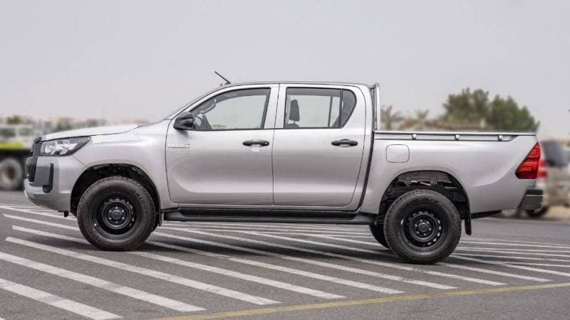 2025 Toyota Hilux GL thumbnail 8