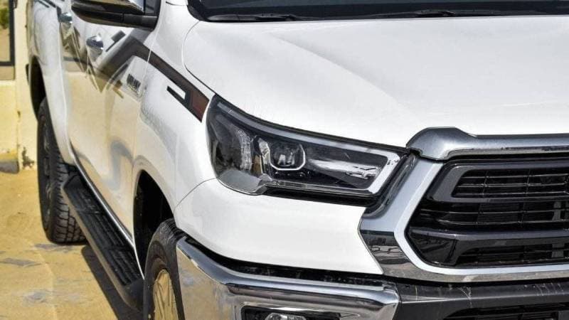 2024 Toyota Hilux SGLX thumbnail 2