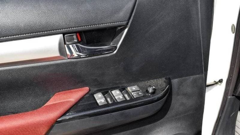 2024 Toyota Hilux SGLX thumbnail 8