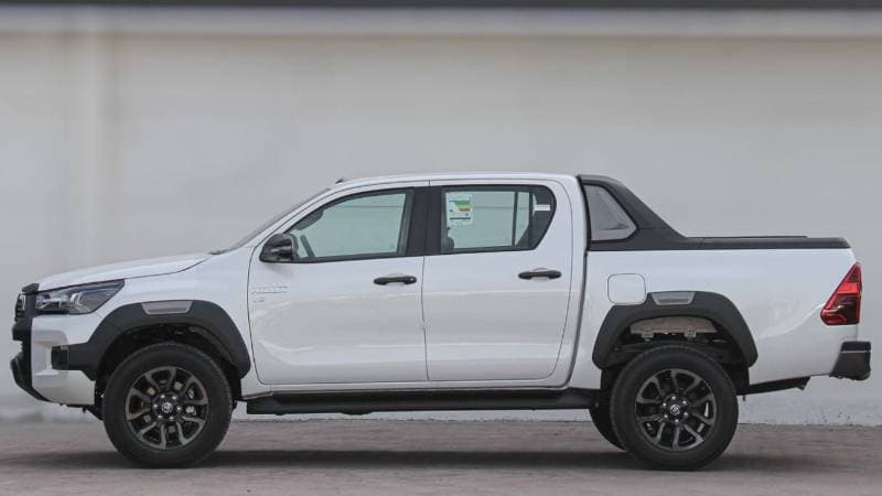 2026 Toyota Hilux ADVENTURE thumbnail 2