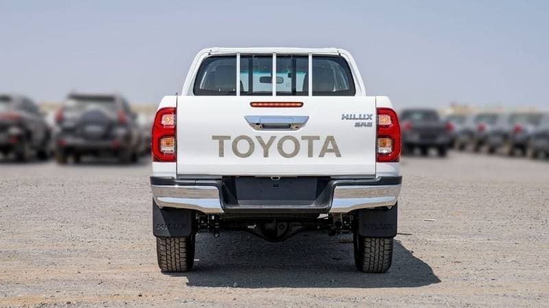 2024 Toyota Hilux SGLX thumbnail 5