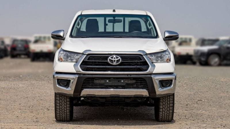2025 Toyota Hilux GLX thumbnail 2