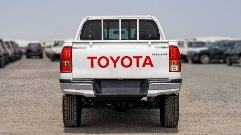 2025 Toyota Hilux GLX thumbnail 5
