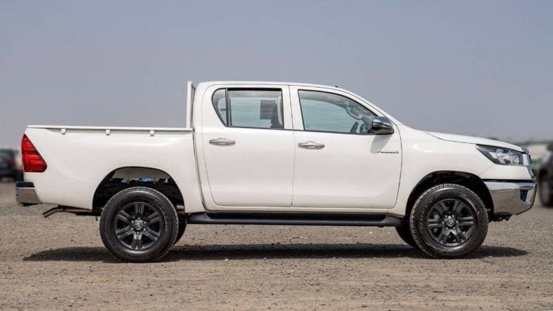 2025 Toyota Hilux GLX thumbnail 7