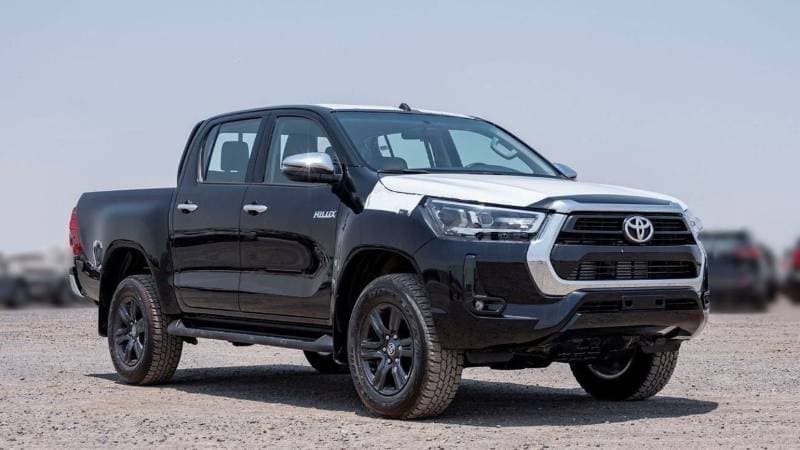 2025 Toyota Hilux SGLX thumbnail 2