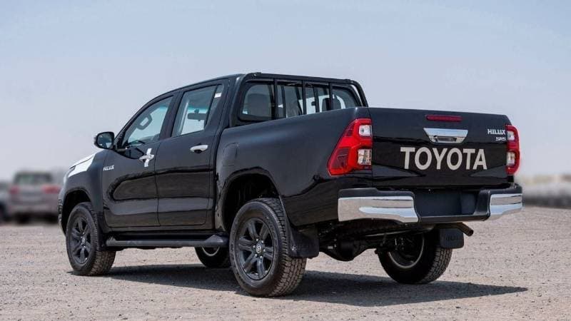 2025 Toyota Hilux SGLX thumbnail 3