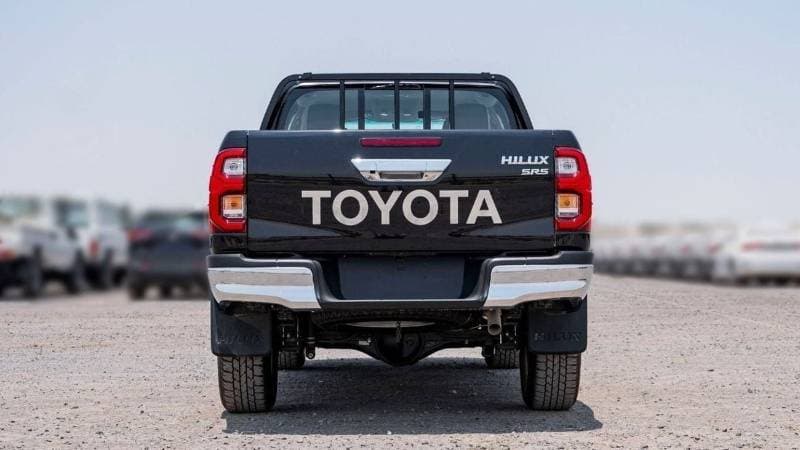 2025 Toyota Hilux SGLX thumbnail 4