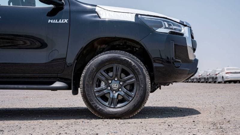 2025 Toyota Hilux SGLX thumbnail 6