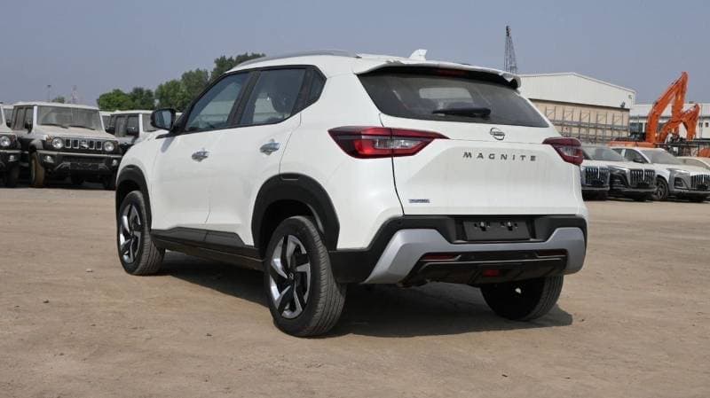 2025 Nissan Magnite SV thumbnail 8