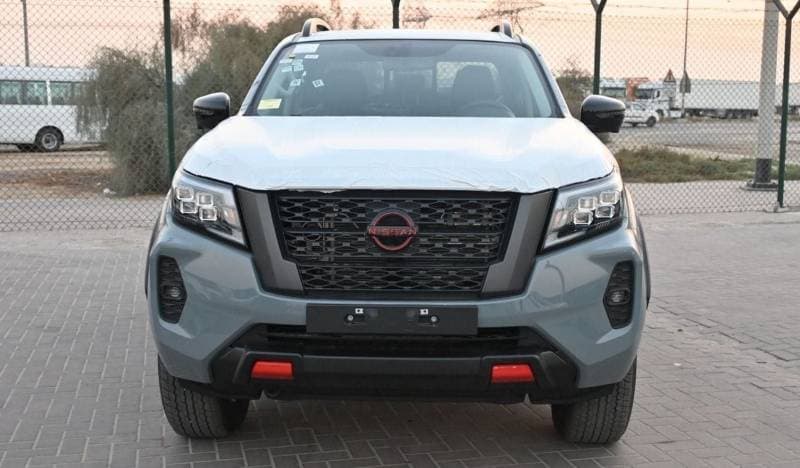 2025 Nissan Navara thumbnail 2