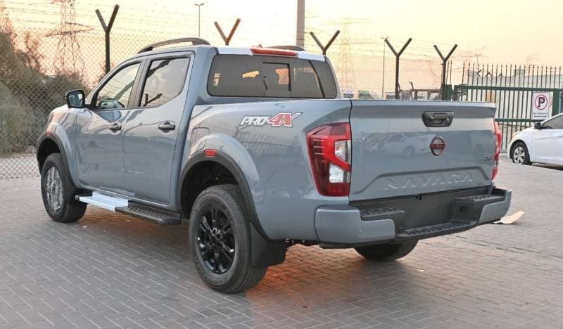 2025 Nissan Navara thumbnail 3
