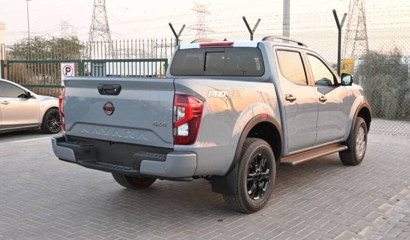 2025 Nissan Navara thumbnail 4