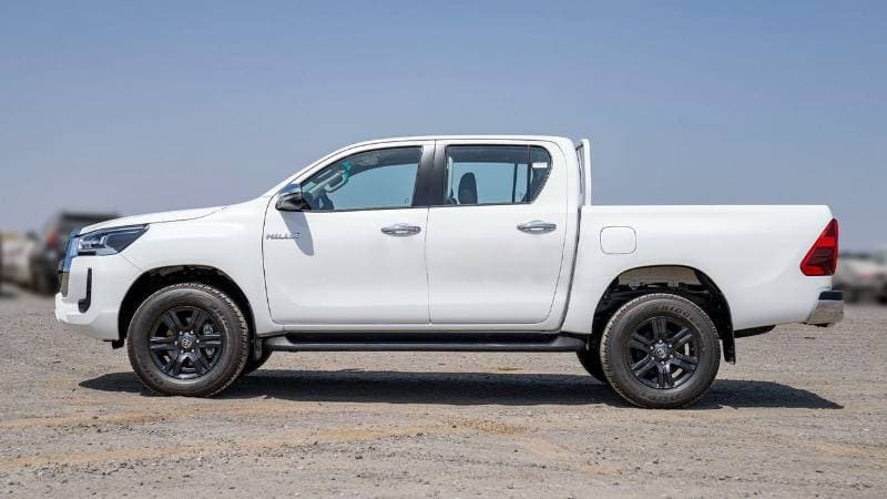 2025 Toyota Hilux SGLX thumbnail 3