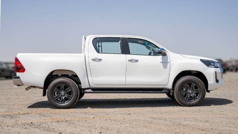 2025 Toyota Hilux SGLX thumbnail 7