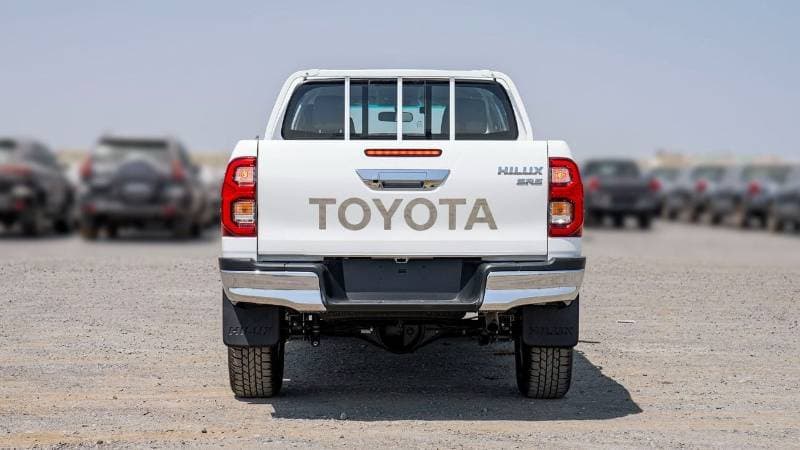 2025 Toyota Hilux SGLX thumbnail 8