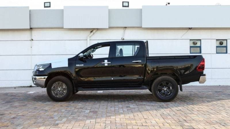 2024 Toyota Hilux SGLX thumbnail 4