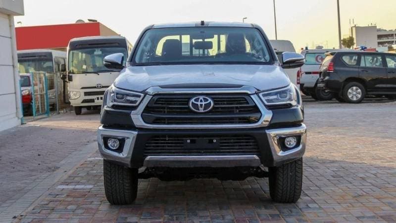 2024 Toyota Hilux SGLX thumbnail 2