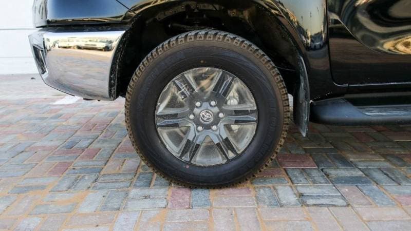 2024 Toyota Hilux SGLX thumbnail 8