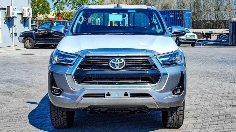 2024 Toyota Hilux SGLX thumbnail 2