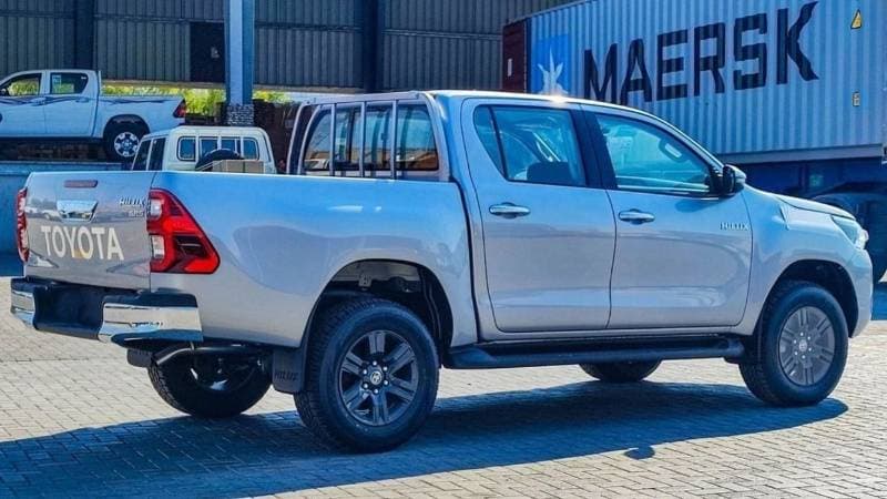 2024 Toyota Hilux SGLX thumbnail 5