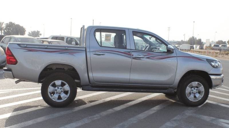 2024 Toyota Hilux SGLX thumbnail 4