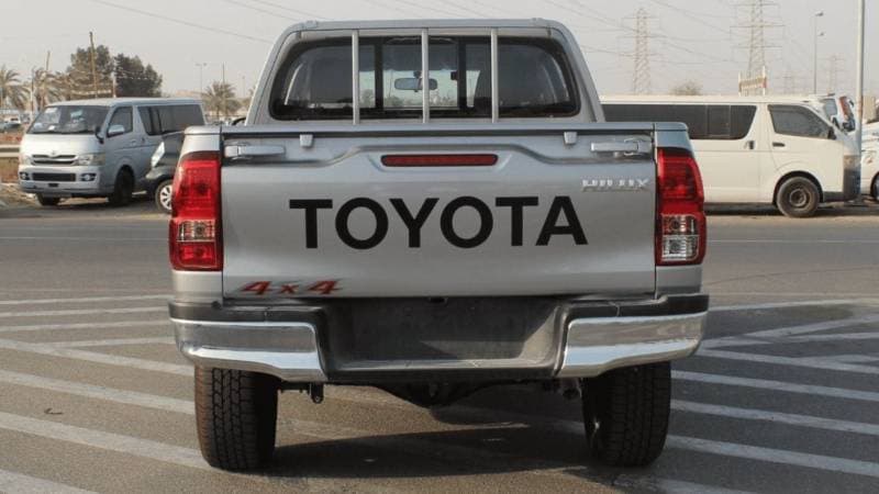 2024 Toyota Hilux SGLX thumbnail 8