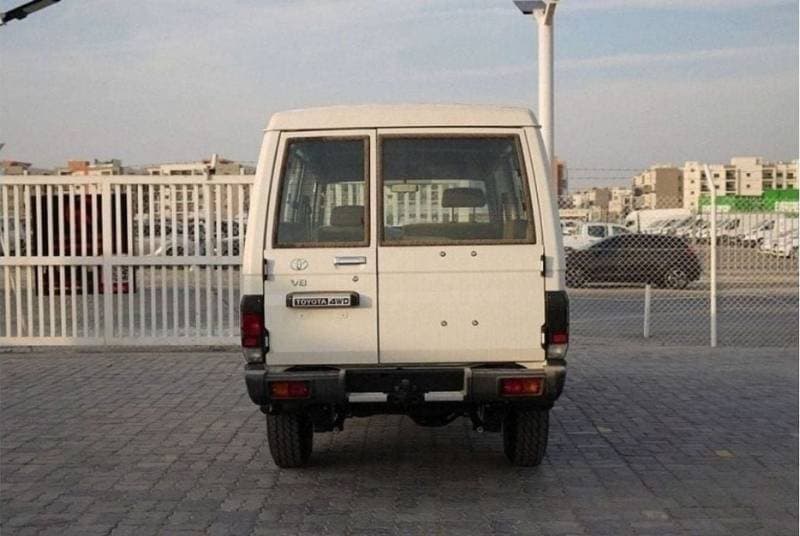 2024 Toyota Land Cruiser Pick Up thumbnail 2