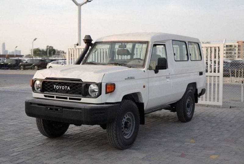 2024 Toyota Land Cruiser Pick Up thumbnail 3