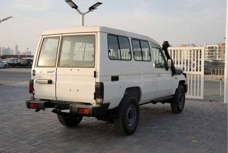 2024 Toyota Land Cruiser Pick Up thumbnail 4