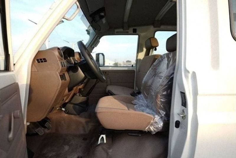 2024 Toyota Land Cruiser Pick Up thumbnail 8