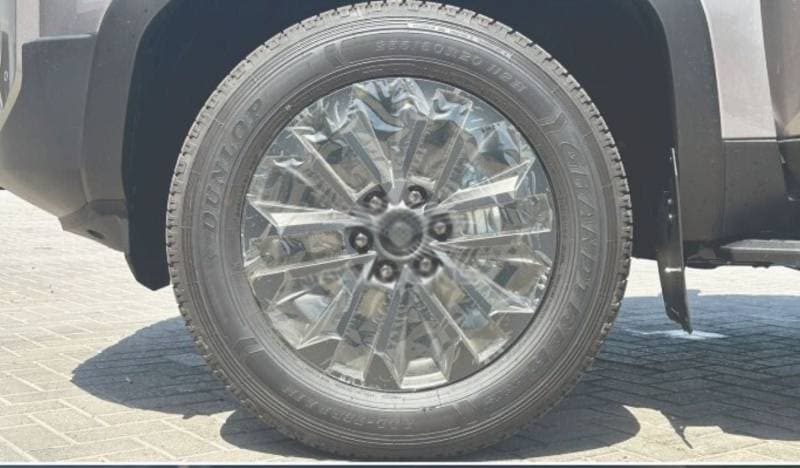 2025 Toyota Prado VXR thumbnail 8