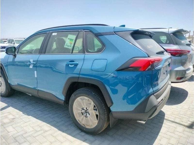 2023 Toyota RAV4 XLE thumbnail 3