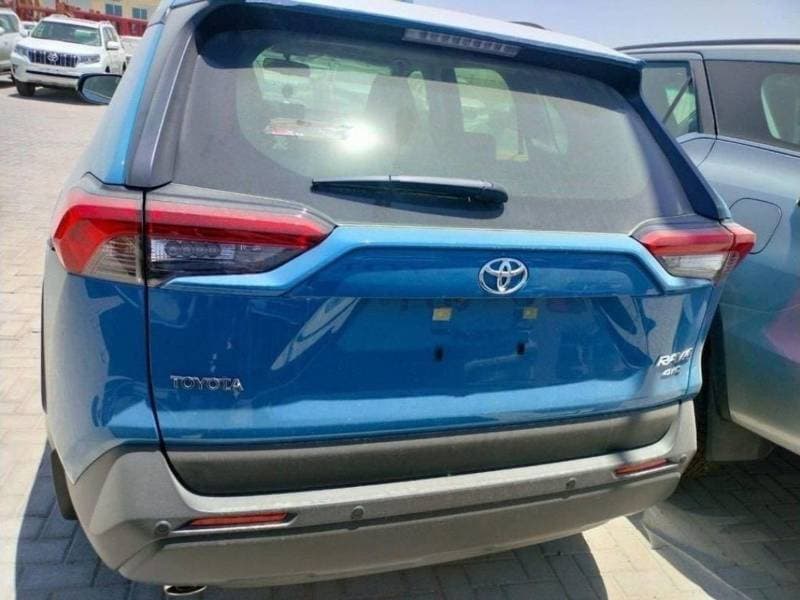 2023 Toyota RAV4 XLE thumbnail 4